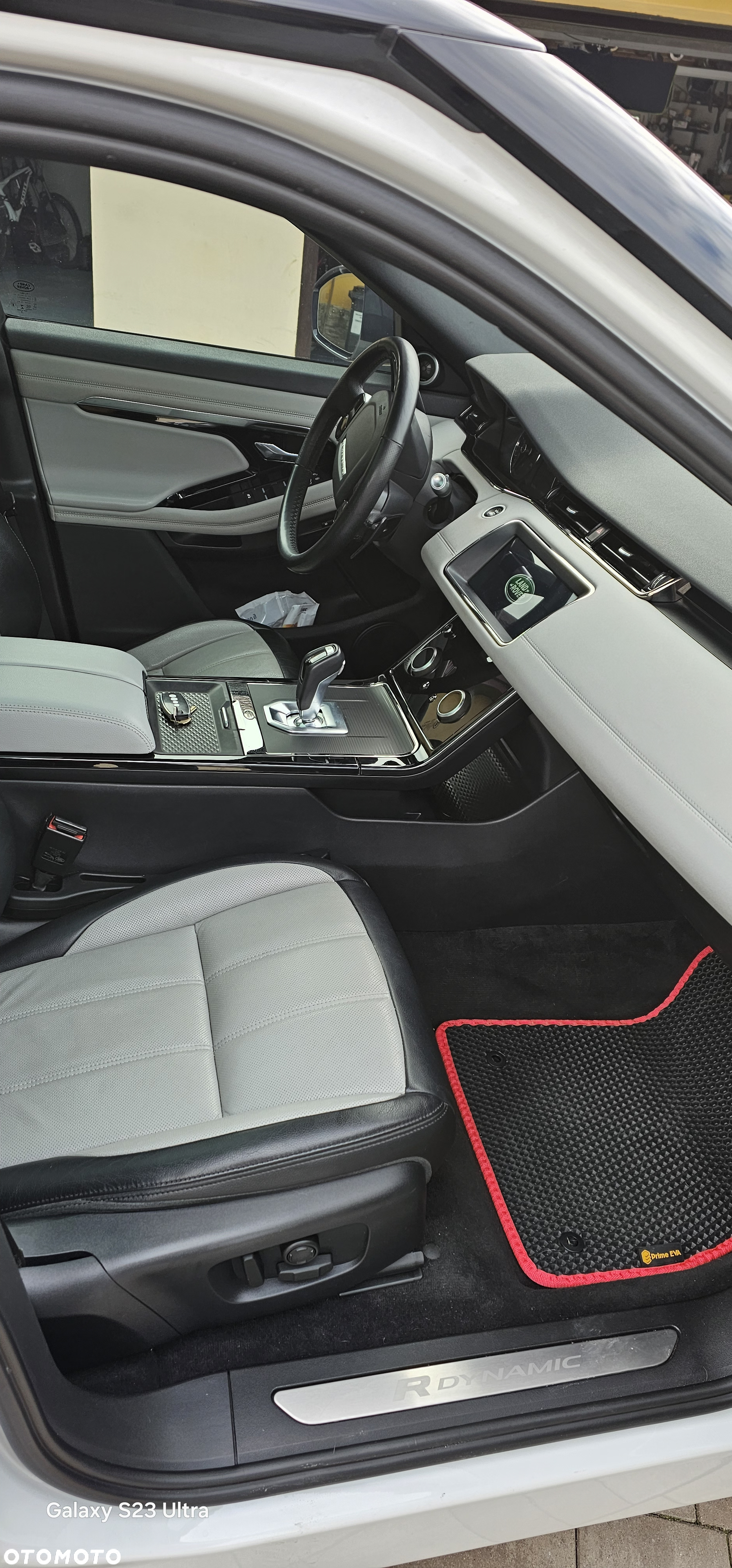 Land Rover Range Rover Evoque P300 R-Dynamic - 19