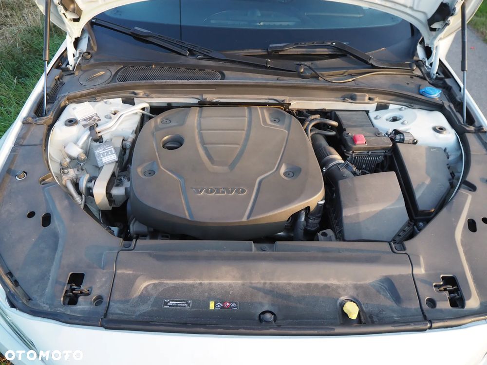 Volvo V90 D4 SCR AWD R-Design - 26