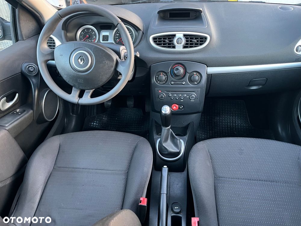 Renault Clio - 10