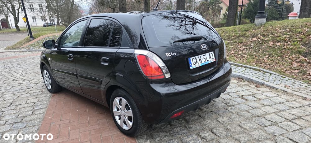 Kia Rio 1.4 Family + - 33