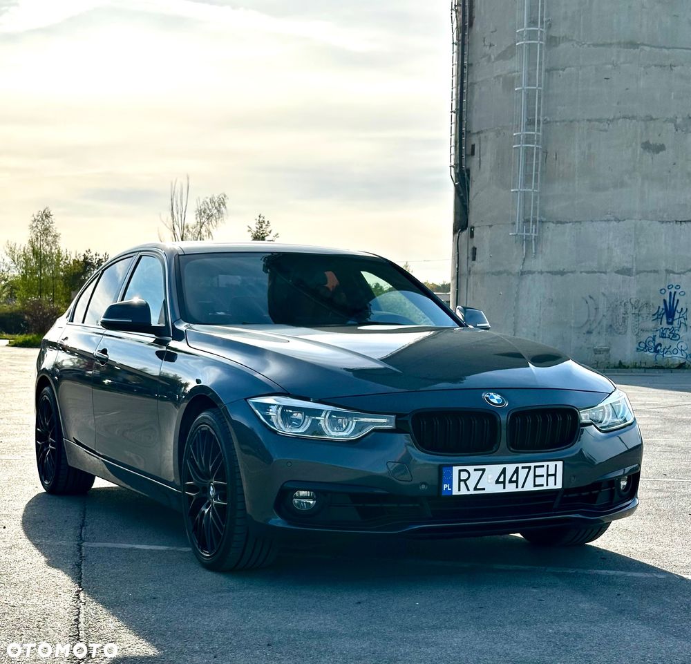 BMW Seria 3 330i xDrive Sport Line - 1