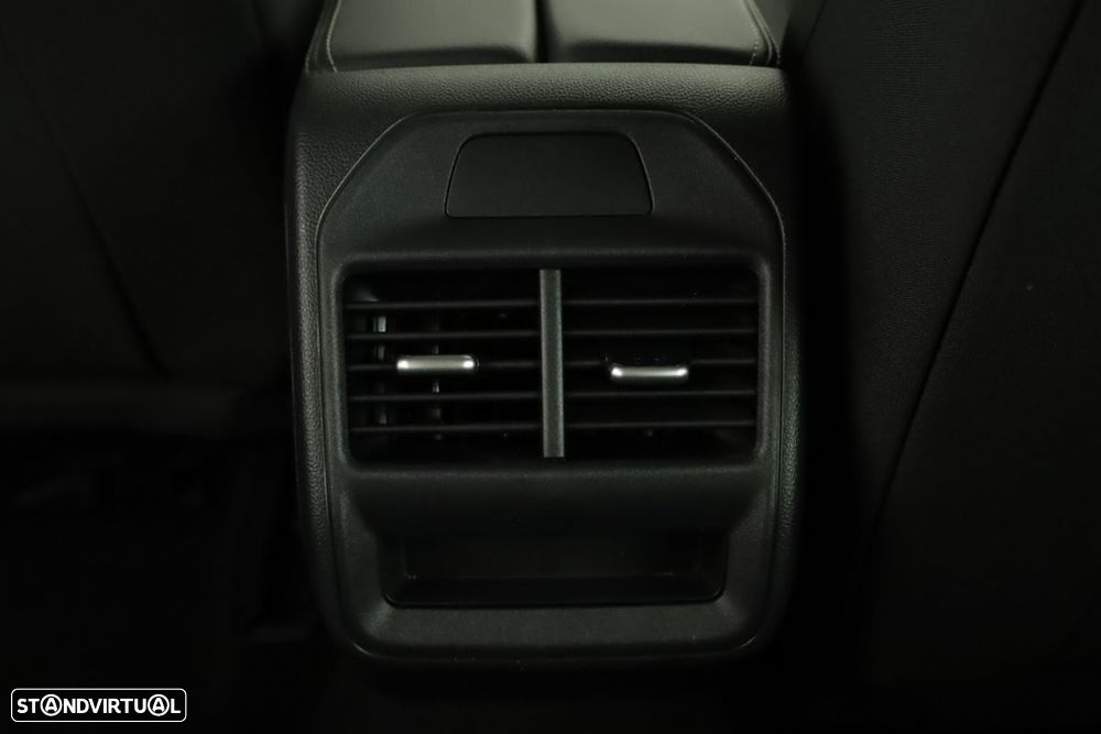 VW Passat Variant 1.5 TSI eHybrid DSG - 22
