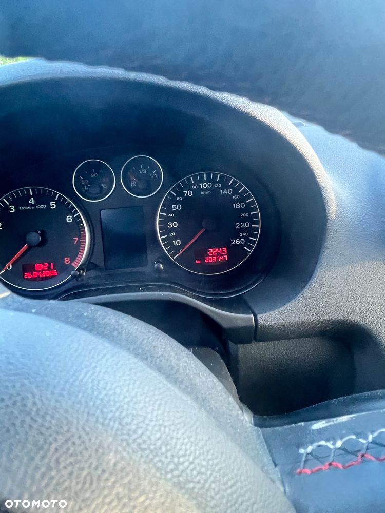 Audi A3 3-drzwiowe 1.6 FSI S Line Sportpaket plus - 8