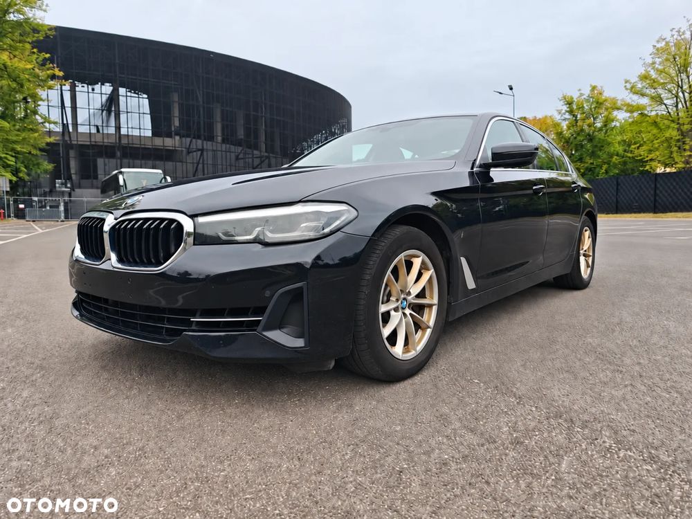 BMW Seria 5 2022 photo 2