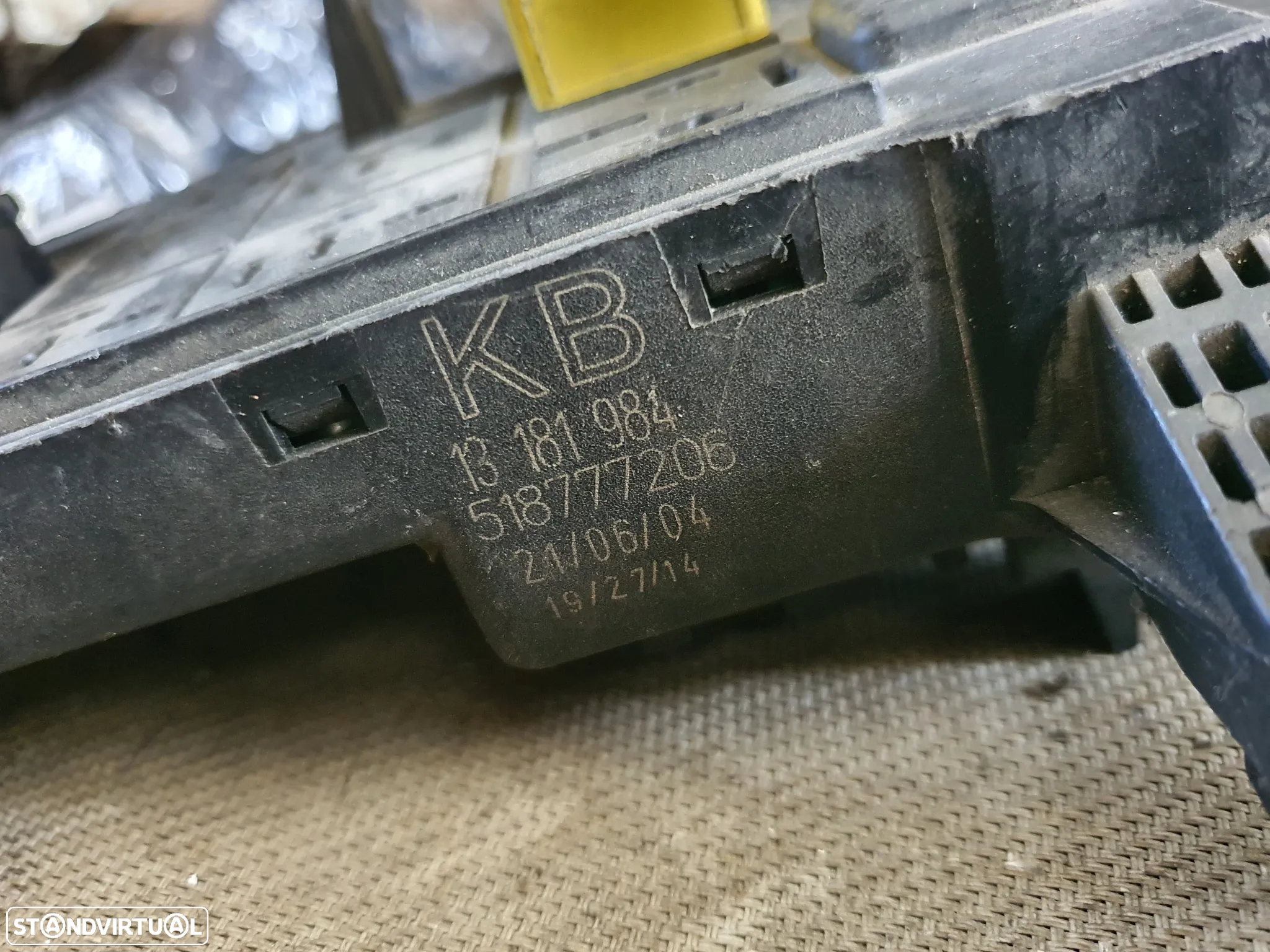 CAIXA FUSIVEIS OPEL VECTRA / 13181984 - 2