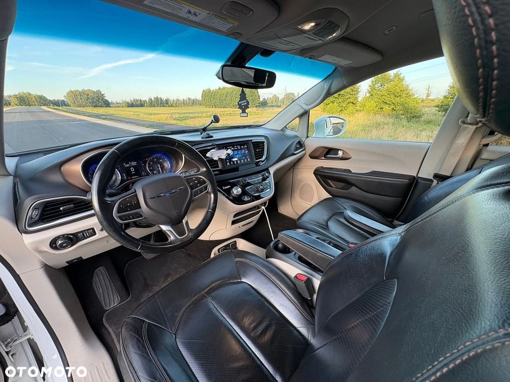Chrysler Pacifica - 11