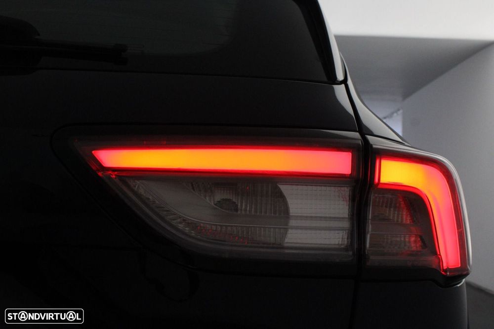 Ford Kuga 2.5 PHEV Titanium — fotografia 32