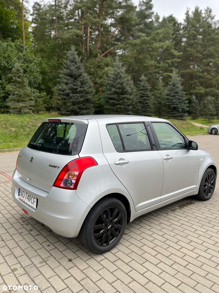 Suzuki Swift - 4