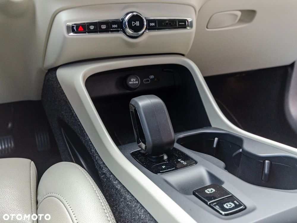 Volvo XC 40 B3 Core - 29