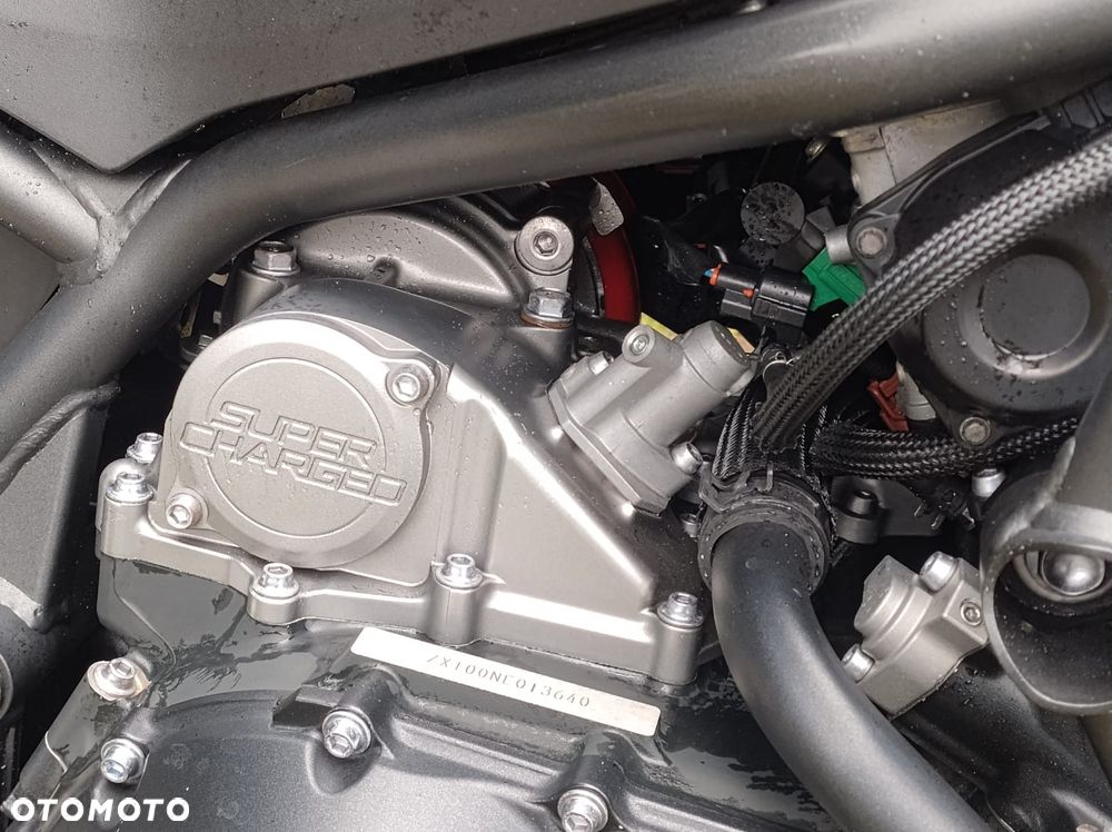 Kawasaki H2 - 10