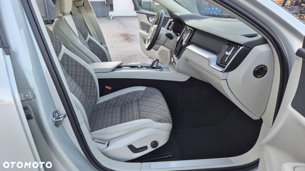 Volvo V60 B4 D Geartronic Momentum Pro - 11