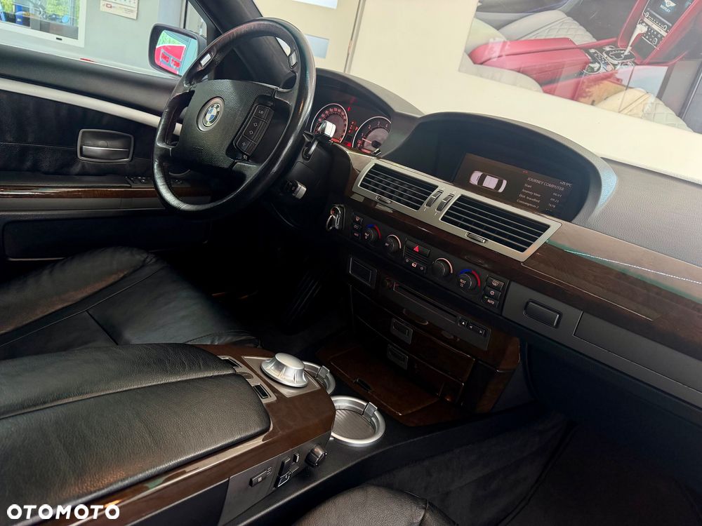 BMW Seria 7 745i - 24