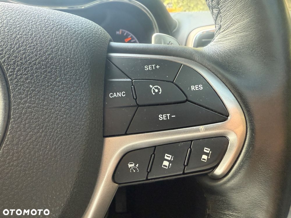 Jeep Grand Cherokee - 16