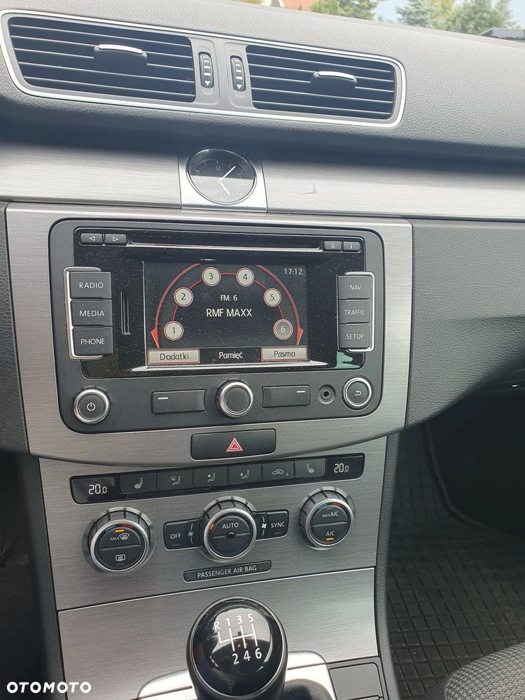 Volkswagen Passat 2.0 TDI Highline - 13