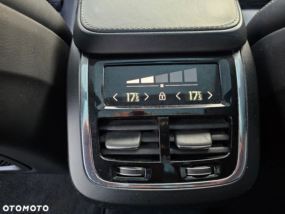 Volvo XC 90 - 22