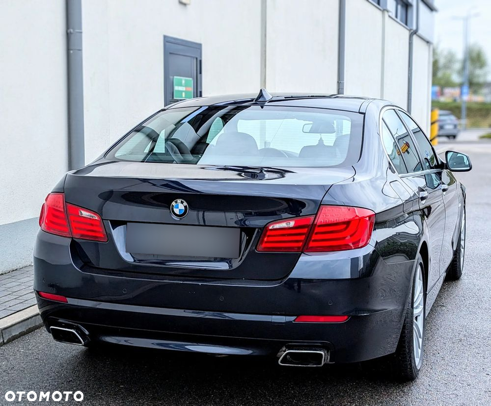 BMW Seria 5 550i - 2