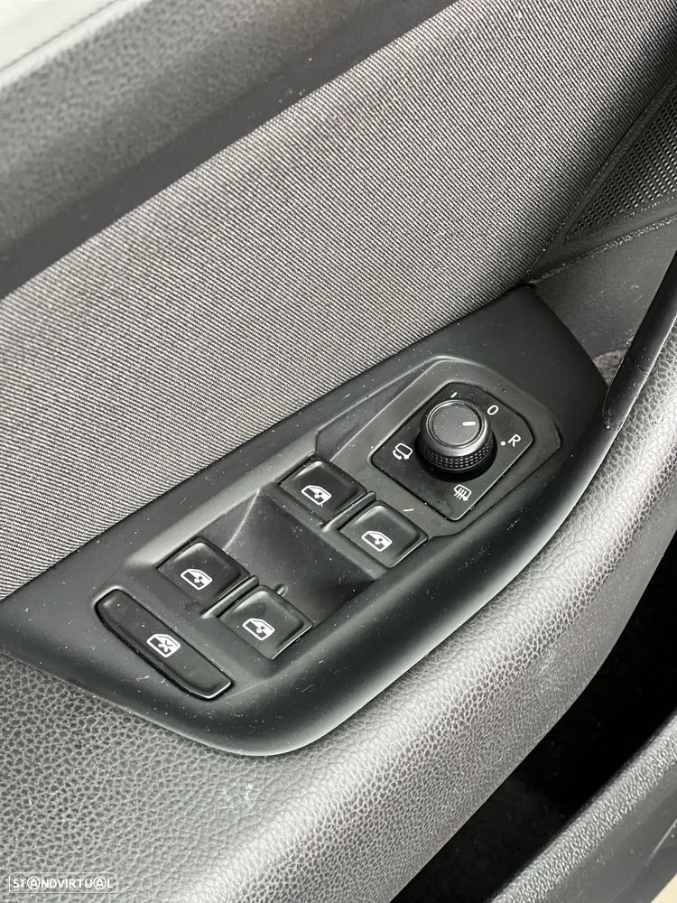 VW Passat Variant 1.6 TDI Highline - 17