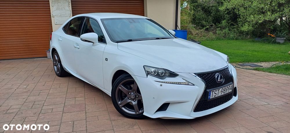 Lexus IS ver-300h-f-sport