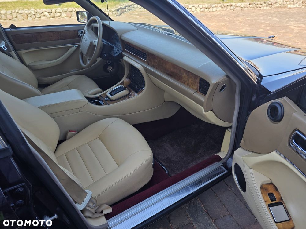 Jaguar XJ Soverign 3.2i - 14