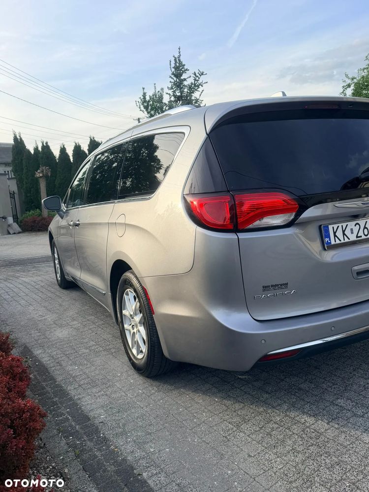 Chrysler Pacifica - 16