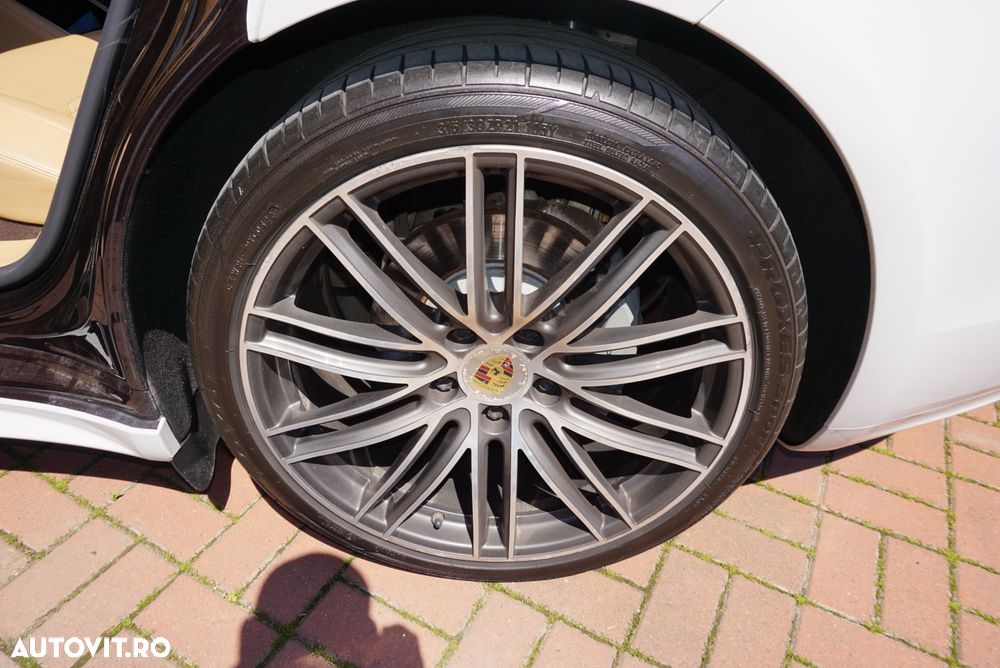 Porsche Panamera 4S - 19