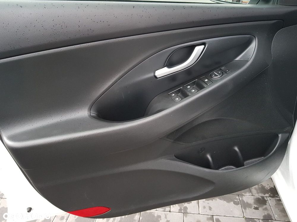 Hyundai i30 1.5 DPI Classic + - 12