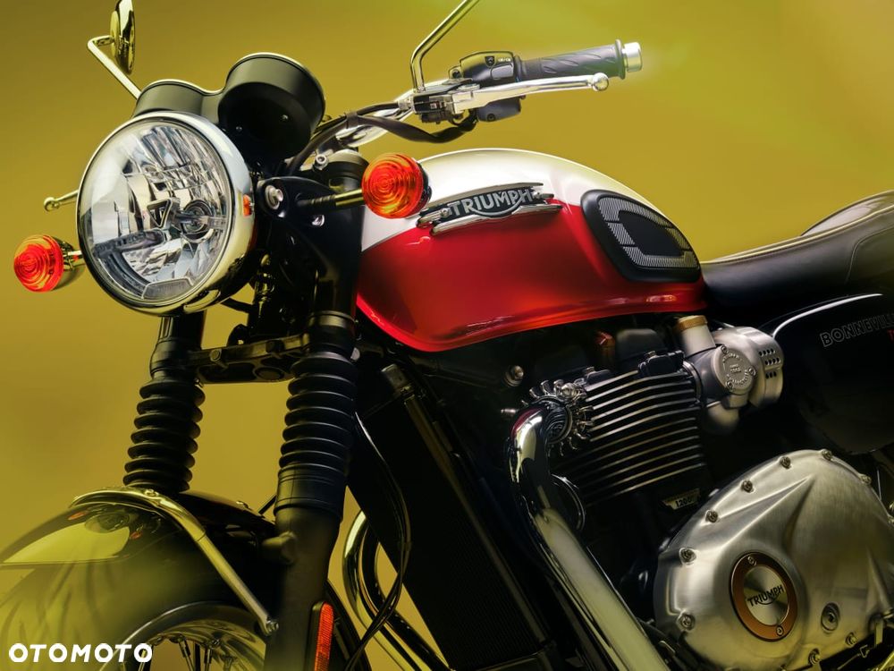 Triumph Bonneville - 3