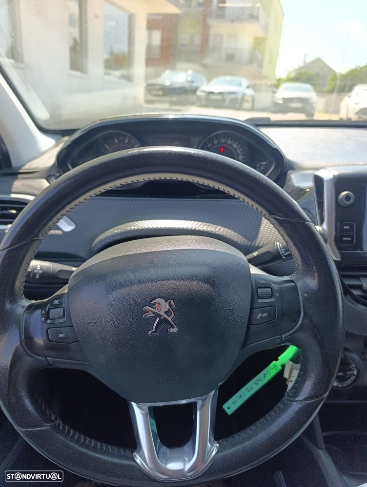 Peugeot 208 1.2 PureTech Style - 10