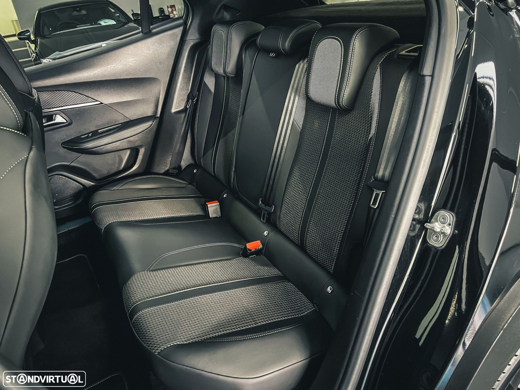Peugeot 2008 1.2 PureTech GT Line EAT8 - 11