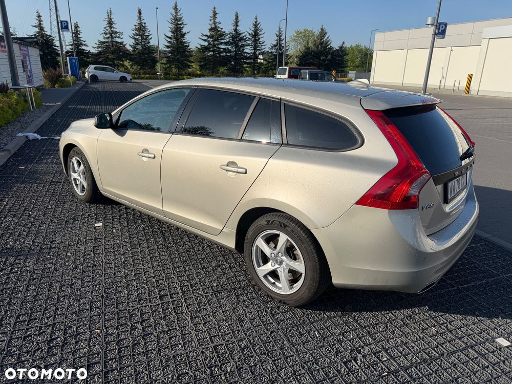Volvo V60 ver-d4-drive--e-dynamic-edition-kinetic- - 2