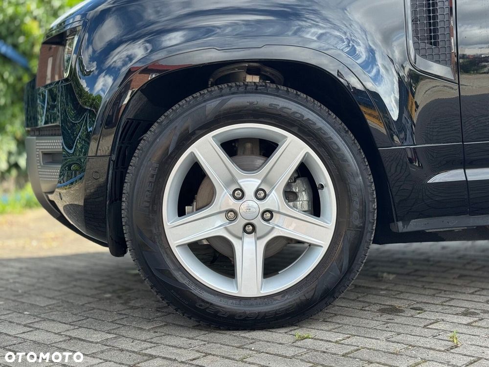 Land Rover Defender - 4