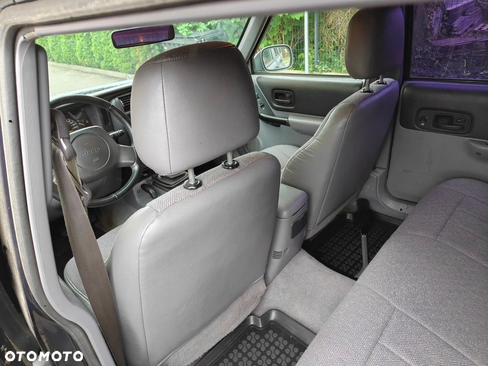 Jeep Cherokee - 14