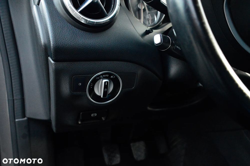 Mercedes-Benz CLA 200 Urban - 25