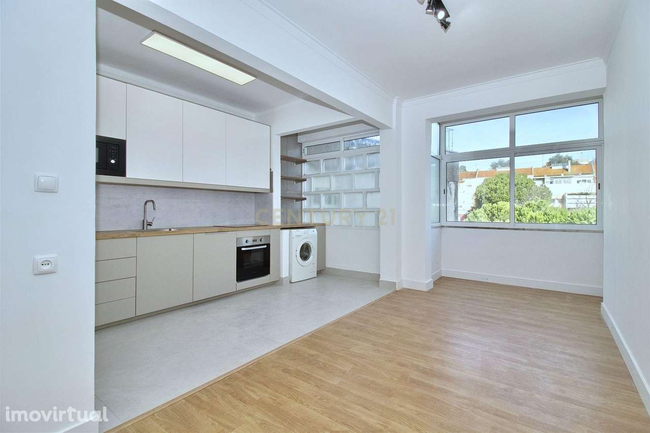 T2 em São Domingos de Benfica luminoso e arejado com ampla arrecadação - Grande imagem: 4/21