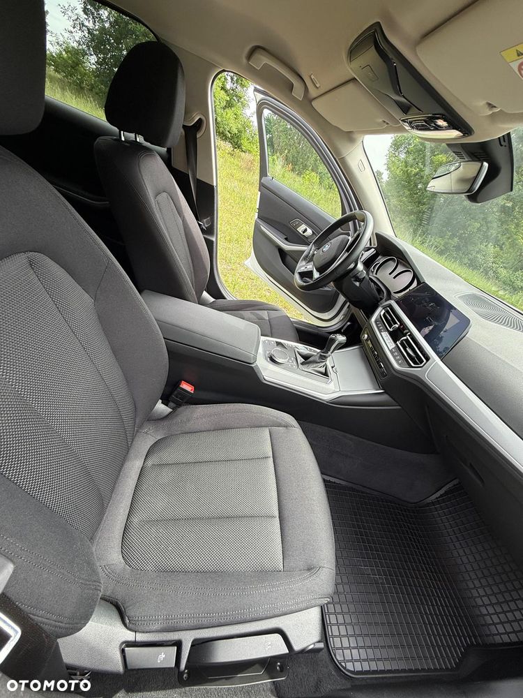BMW Seria 3 318d - 18