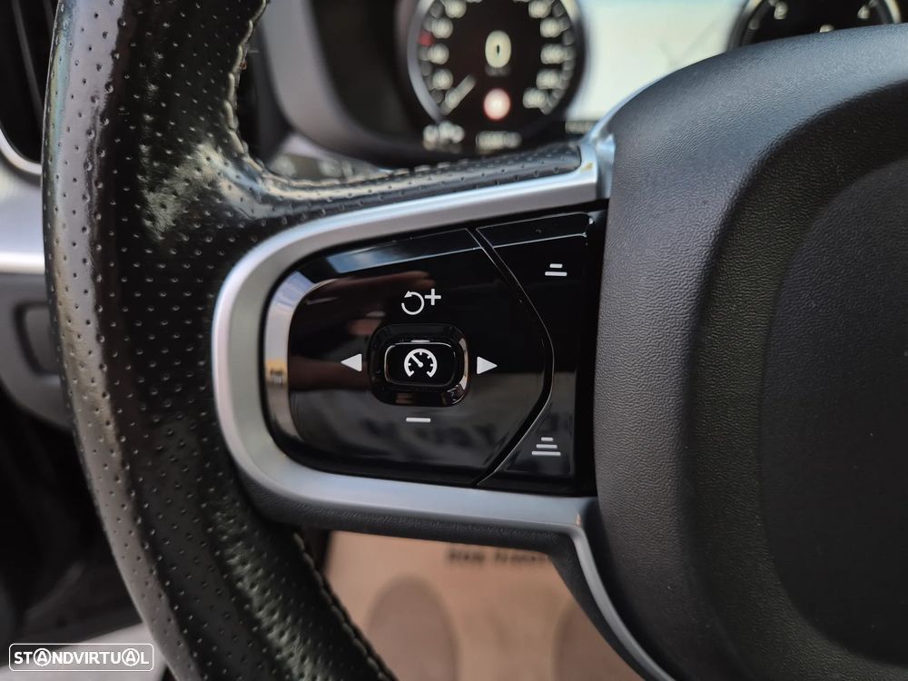 Volvo XC 60 2.0 D4 R-Design AWD Geartronic - 20