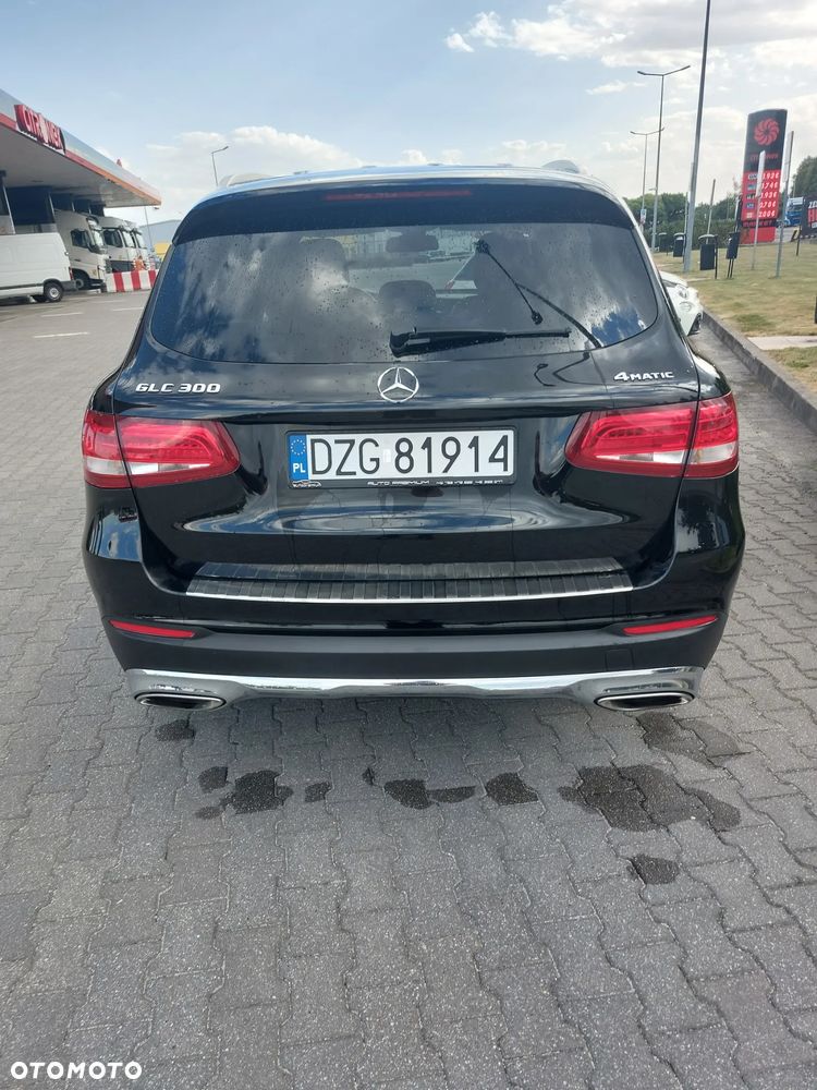 Mercedes-Benz GLC 300 4-Matic - 4
