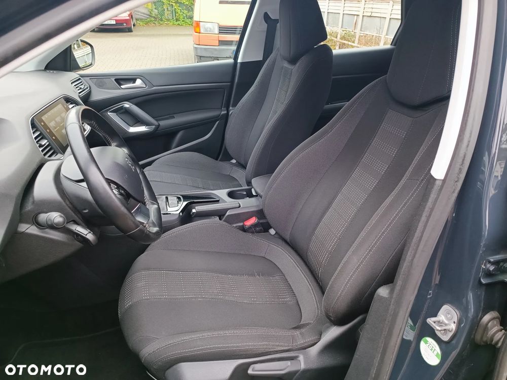 Peugeot 308 1.2 PureTech Active S&S EAT6 - 23