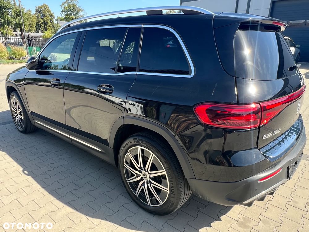 Mercedes-Benz EQB - 7