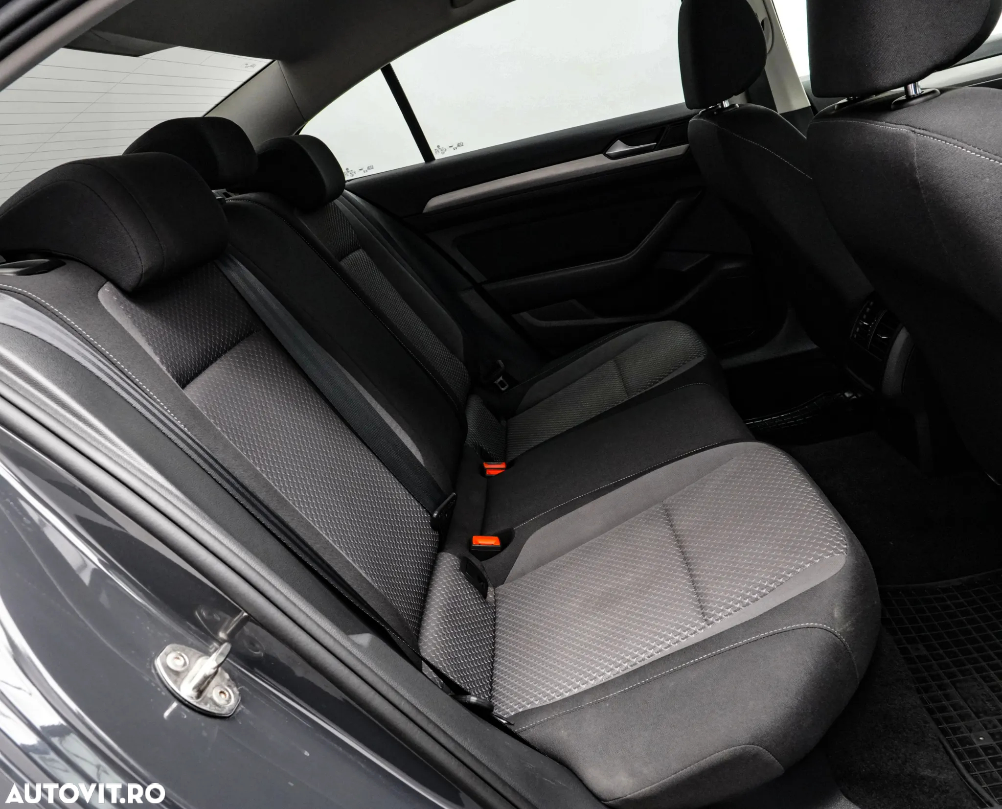 Volkswagen Passat 2.0 TDI DSG Advance - 17
