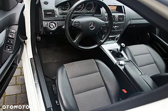 Mercedes-Benz Klasa C 180 BlueEFFICIENCY Avantgarde - 4