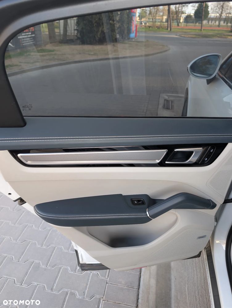 Porsche Cayenne Platinum Edition - 10