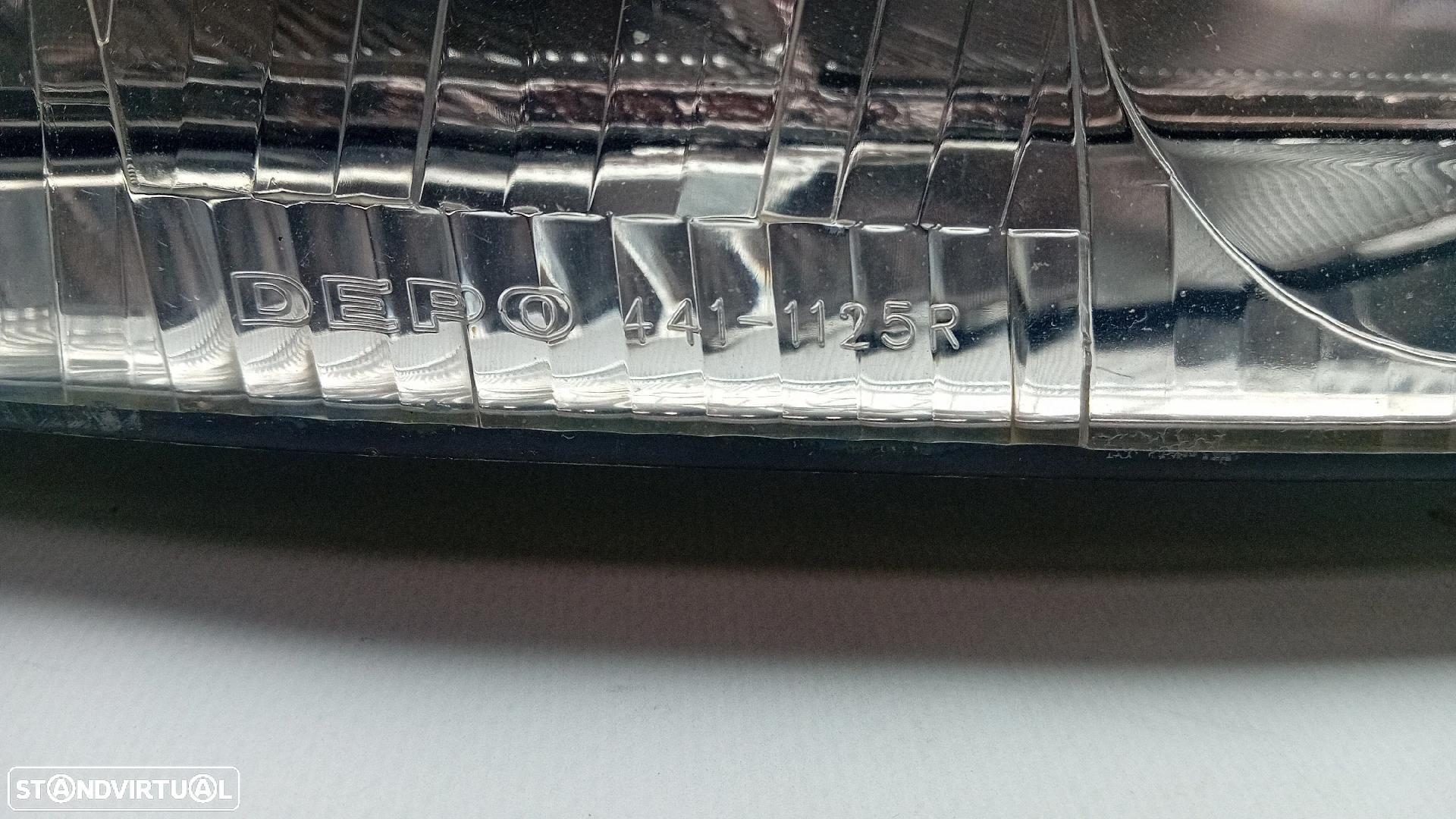 Ótica / farol direita VOLKSWAGEN Passat (3B2) - 5