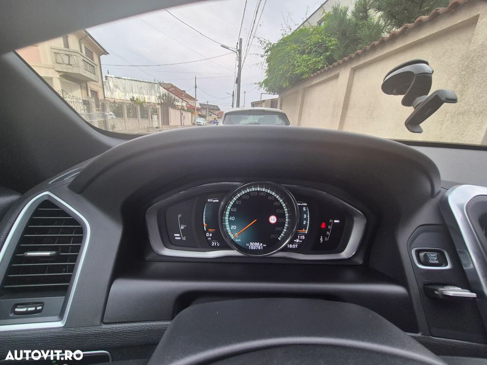 Volvo XC 60 D5 AWD Geartronic Summum - 10