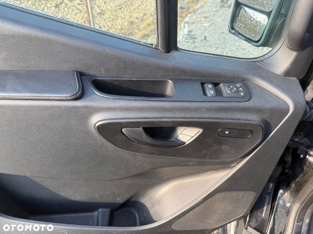 Mercedes-Benz 319 - 16