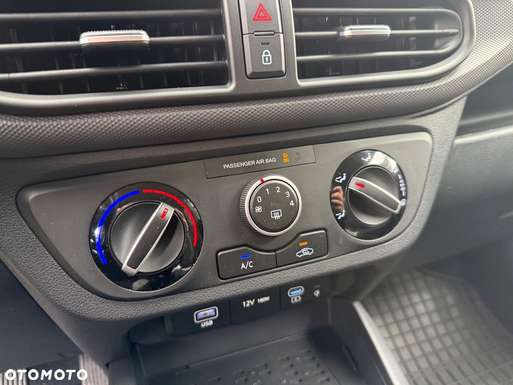 Hyundai i10 1.0 Fifa World Cup Edition - 25