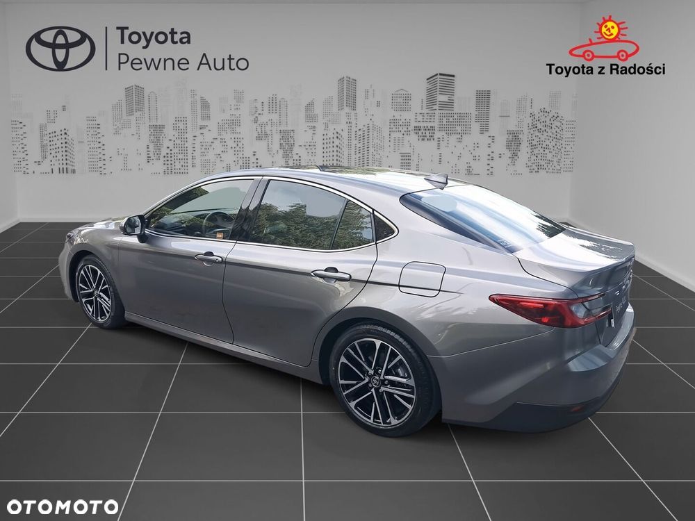 Toyota Camry - 4