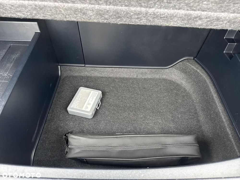 Lexus NX 300h F Impression AWD - 33