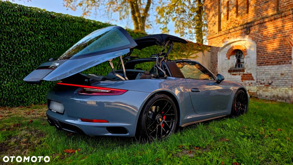 Porsche 911 Targa 4 GTS PDK - 12