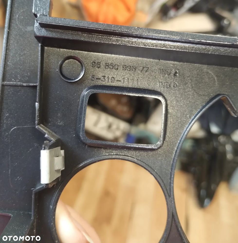 PEUGEOT 3008 I 09-16 r. RAMKA panelu klimatyzacji RADIA KONSOLA 9685099877 + - 4